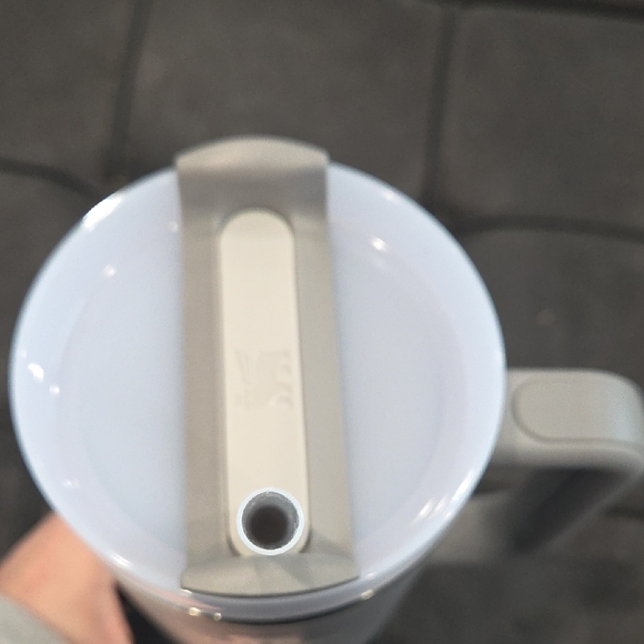 Stanley Gray Quencher H2.0 Tumbler - Picture 8 of 8